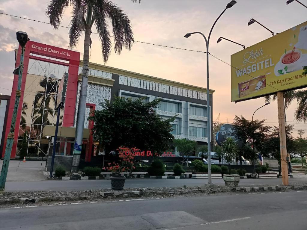 Grand Dian Hotel Slawi Tegal  Exteriör bild