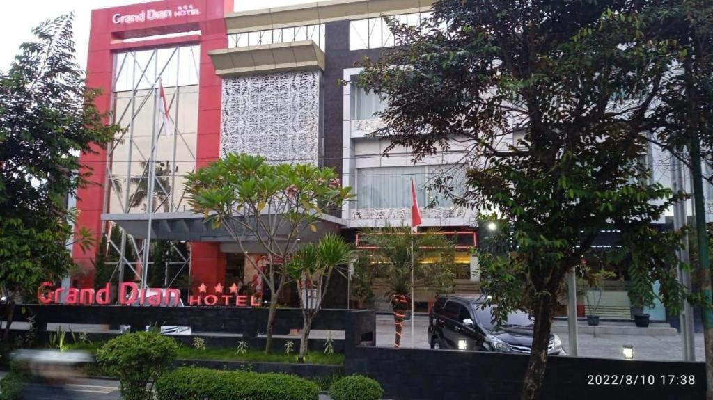 Grand Dian Hotel Slawi Tegal  Exteriör bild