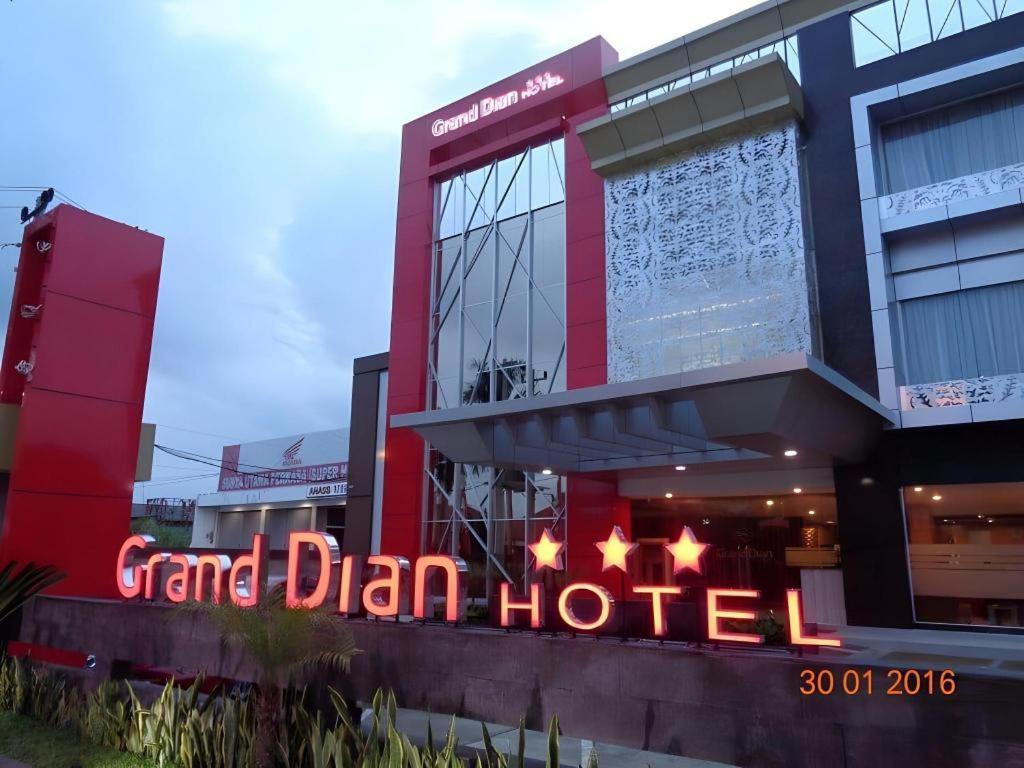 Grand Dian Hotel Slawi Tegal  Exteriör bild