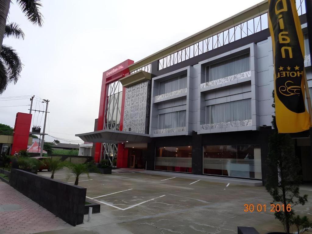 Grand Dian Hotel Slawi Tegal  Exteriör bild