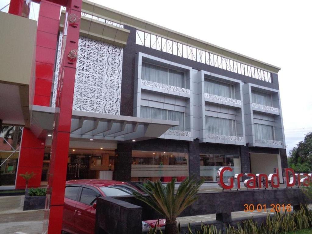 Grand Dian Hotel Slawi Tegal  Exteriör bild