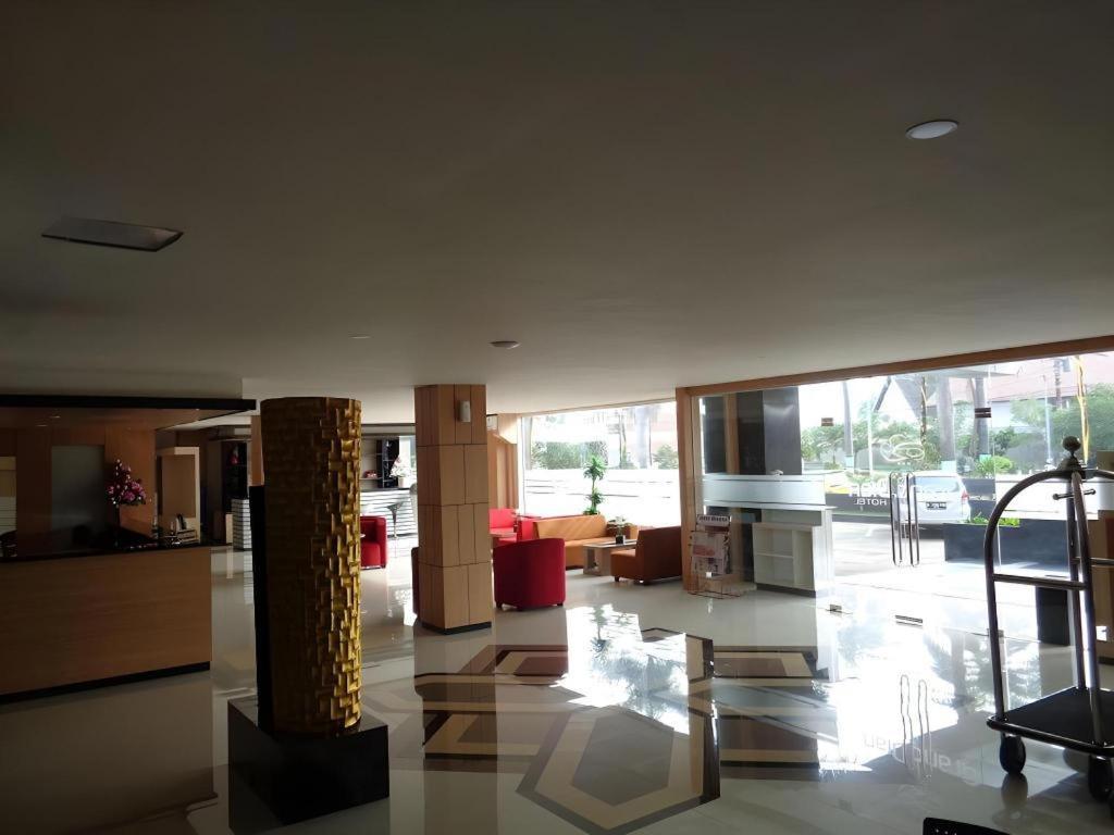 Grand Dian Hotel Slawi Tegal  Exteriör bild